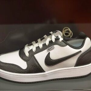 Nike EBERNON  Low prem